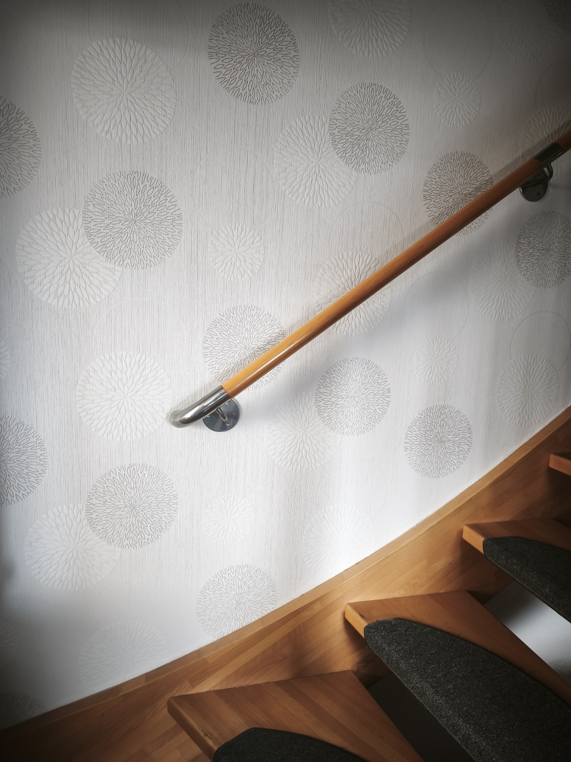 Tapezierarbeiten im Treppenhaus